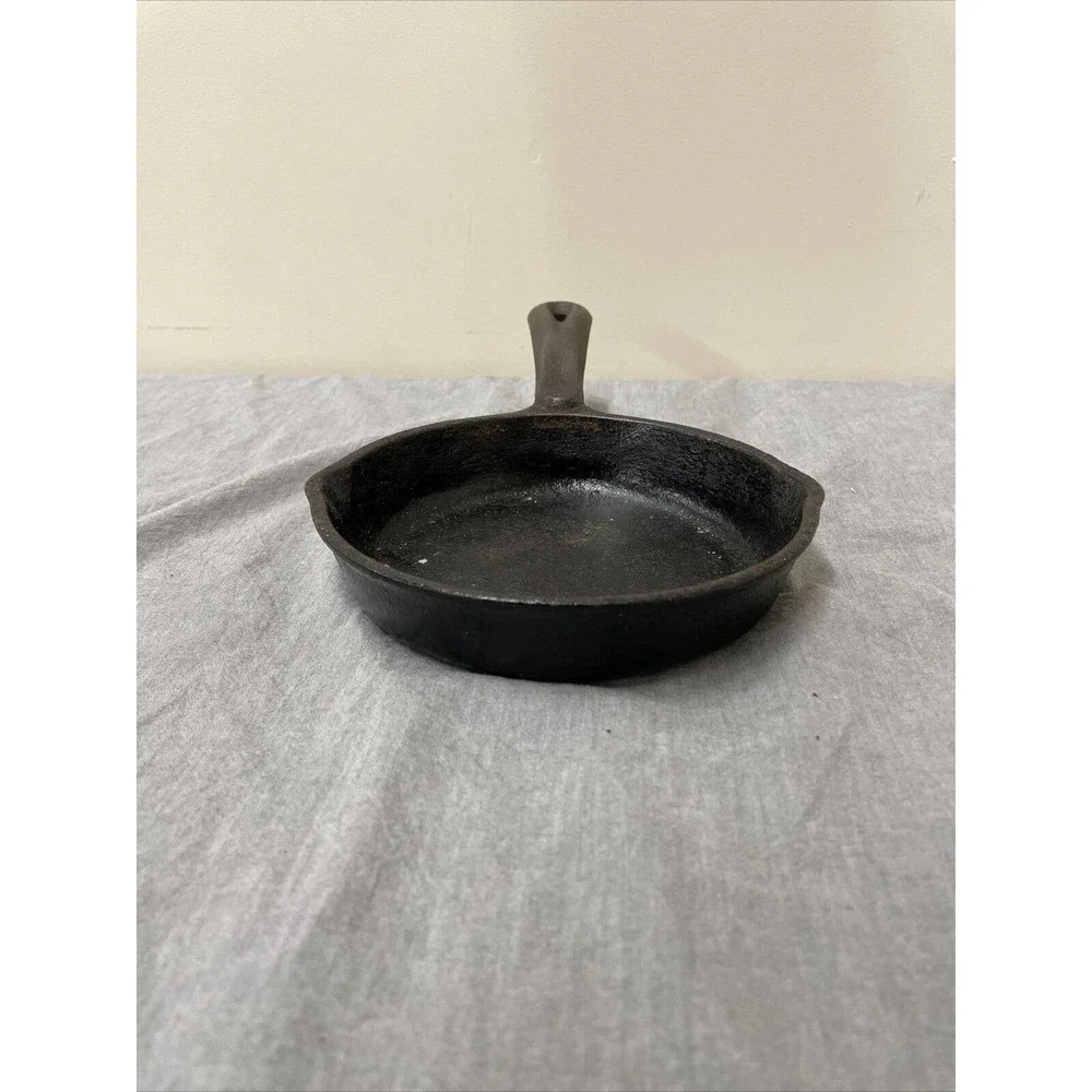 Vintage Wagner 1891 Cast Iron 6 1/2 Inch Skillet Free Shipping Benefits Charity